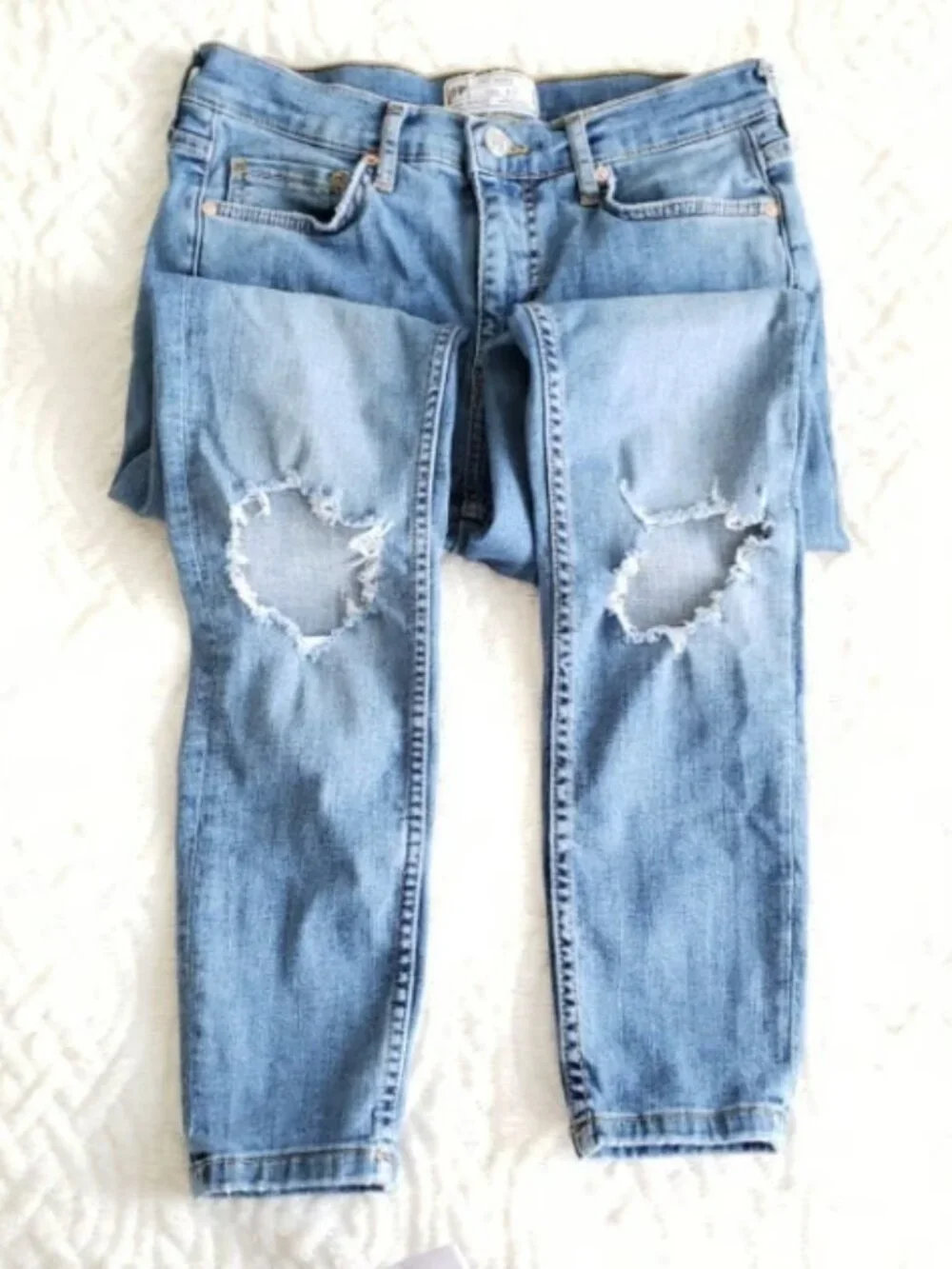 FREE PEOPLE Size 27 Light Blue Wash High-Rise Busted Knee Ripped Skinny Jeans 4